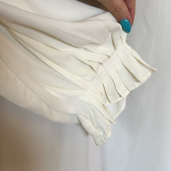 Blouson Sleeve V Neck Tunic Blouse in Ivory  | PM - Picture 4 of 7